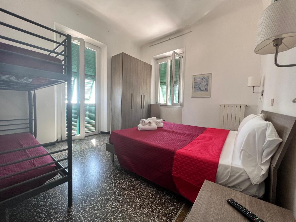Hotel Monique Noli Buitenkant foto
